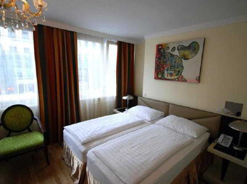 Attache L Contactless Check-in Hotel Vienna